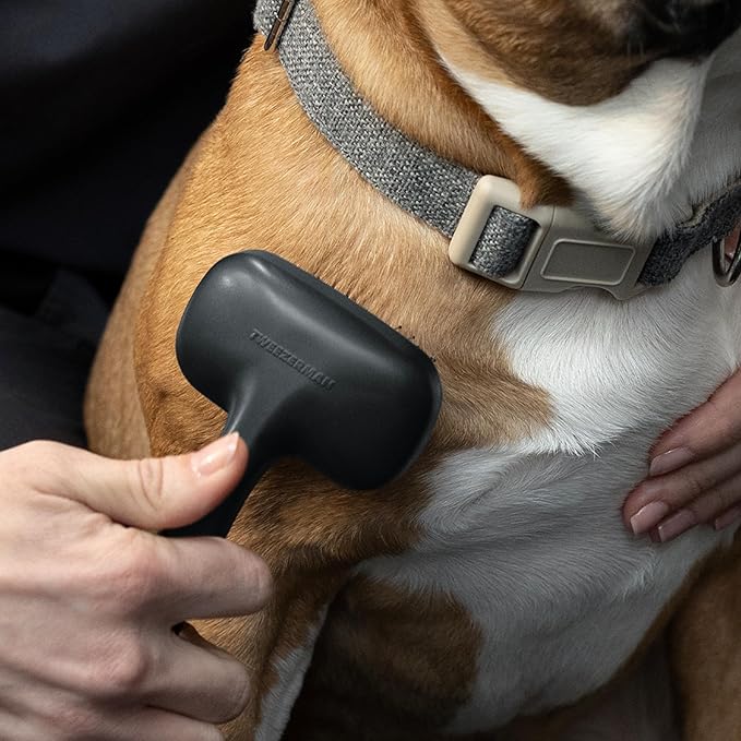 Tweezerman Dog and Cat Slicker Brush for Small Pets, Grooming Brush with Coated Bristles to Prevent Scratching and Ergonomic Handle